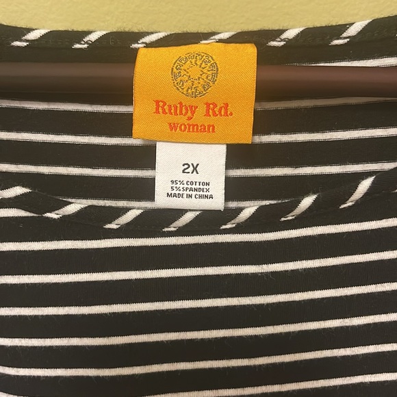 Ruby Rd. Black and white striped Top 2X - Picture 2 of 3